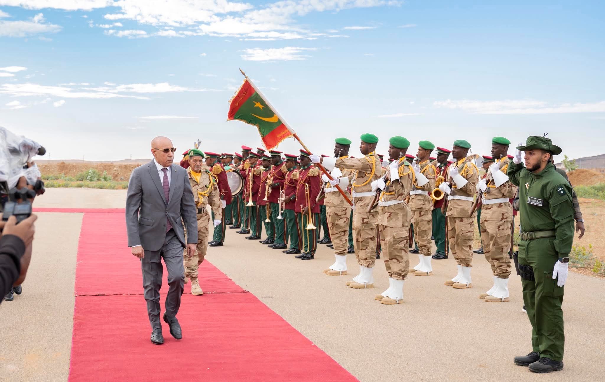 رئيس الجمهورية يصل اكجوجت وسط استقبال شعبي كبير